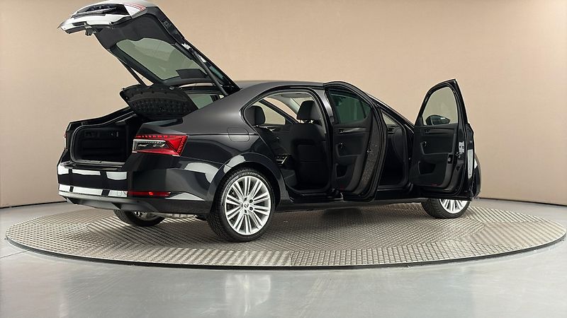 Škoda Superb 2.0 TSI DSG Style - fotka 6 z 31