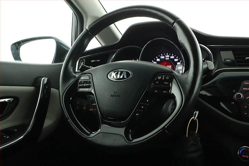 Kia Ceed (2016) 1.6 CRDi, Automat, Serv.kniha - fotka 17 z 20