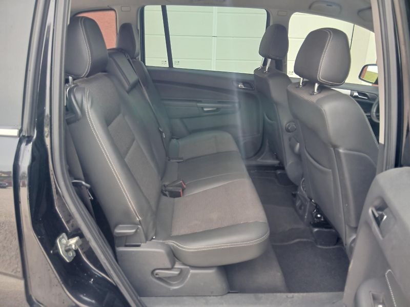 Opel Zafira 1.7 CDTi - fotka 14 z 34