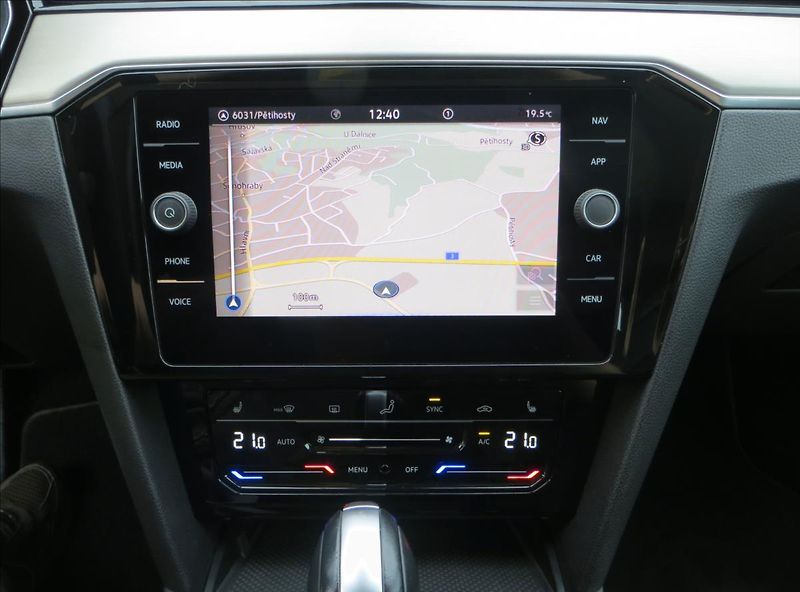 Volkswagen Passat 1,5 TSI 110kW DSG Elegance ČR - fotka 18 z 26