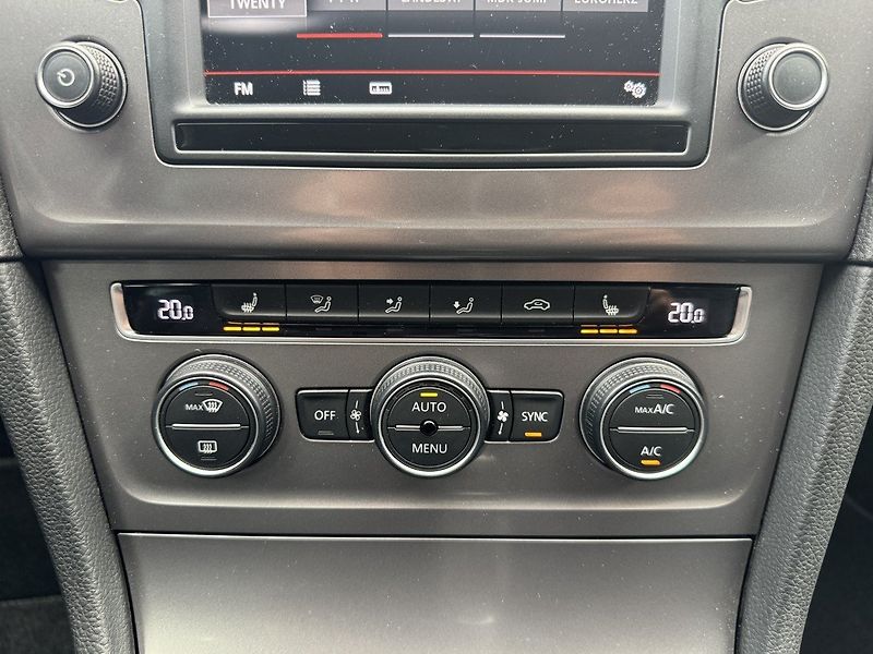 Volkswagen Golf (2016) 1.4TSi Lounge Navi Digi Klima - fotka 10 z 49