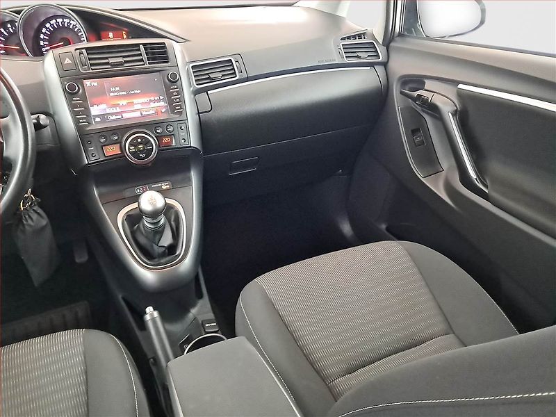 Toyota Verso (2016) 1.6 D-4D, Serv.kniha, Navi - fotka 8 z 20