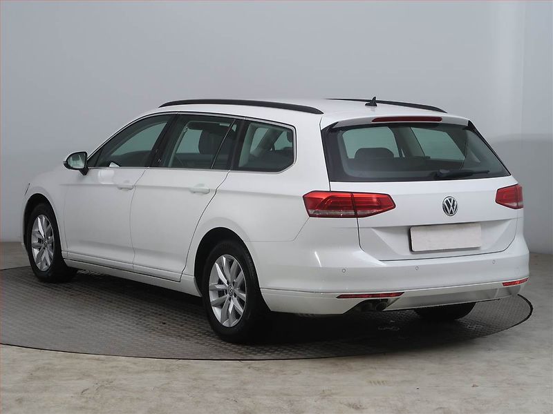 Volkswagen Passat (2015) Comfortline 2.0 TDI, Automat - fotka 4 z 12