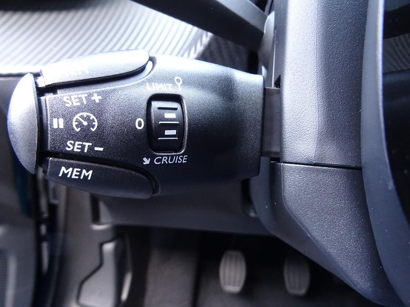 Peugeot 2008 (2026) ALLURE Turbo 100k MAN6 - fotka 23 z 43