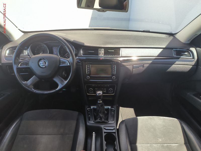 Škoda Superb (2014) 2.0 TDi, Elegance, TZ - fotka 8 z 19
