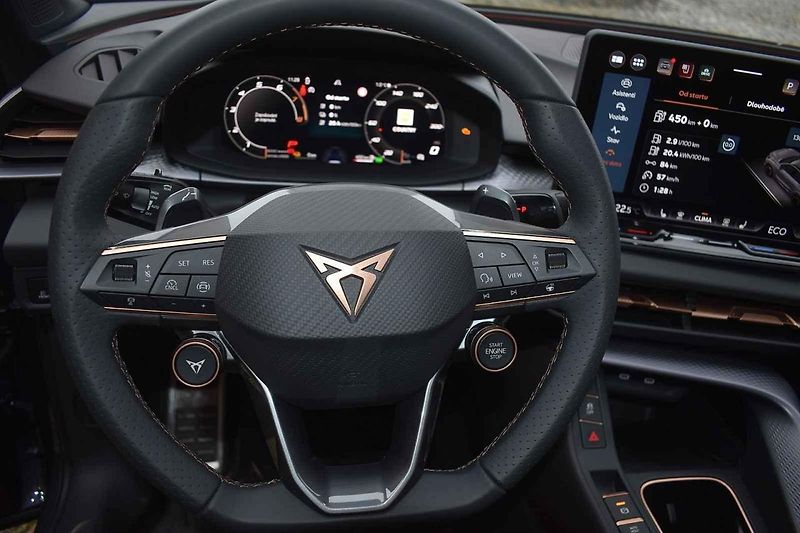 Cupra Terramar vyhoví rodinám i díky příjemným jízdním vlastnostem.