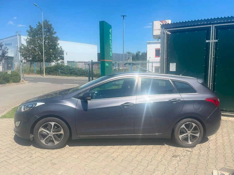 Hyundai i30 (2017) 1.6 GDI 99kW Weekend kombi - fotka 21 z 25