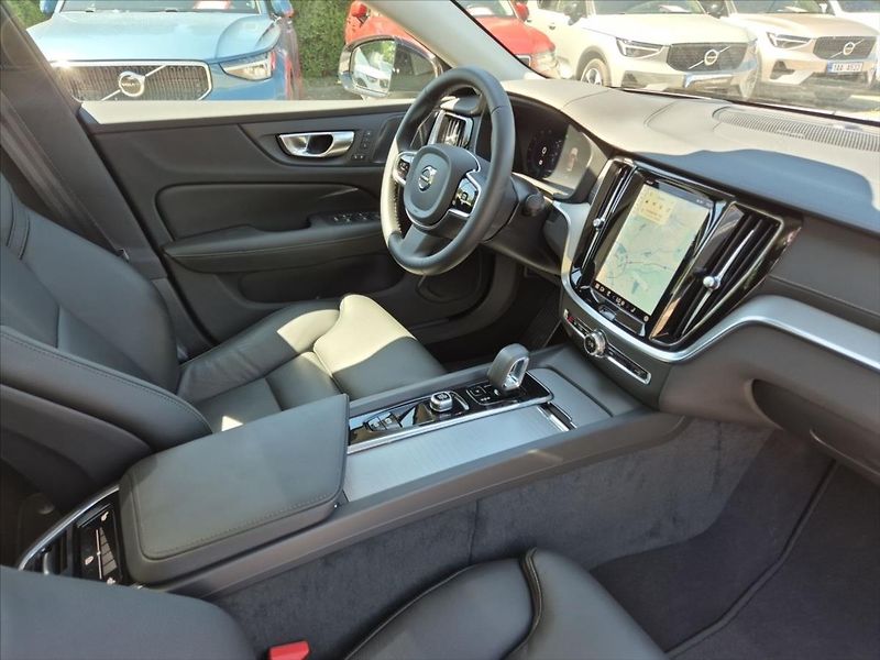 Volvo S60 2,0 B5 AWD Ultimate Dark - fotka 11 z 17