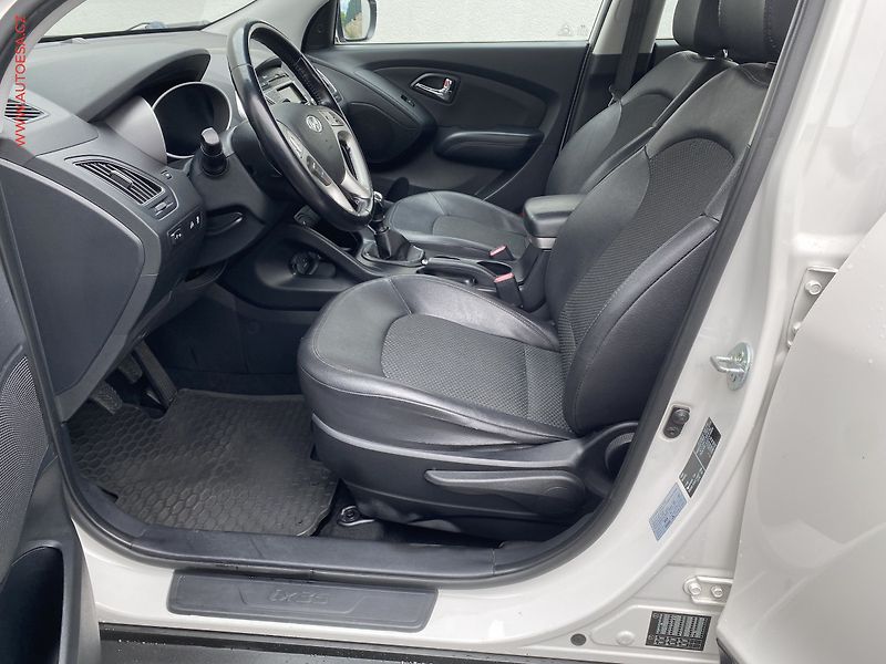 Hyundai ix35 (2013) 1.6 GDi, ČR, AC, tempo, park - fotka 9 z 15