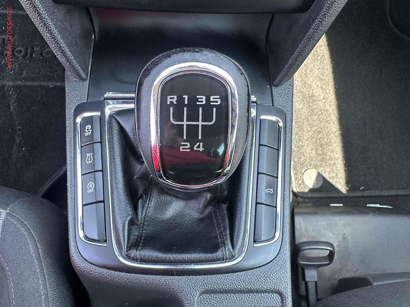 Škoda Superb (2011) 1.6 TDi, Ambition - fotka 15 z 18