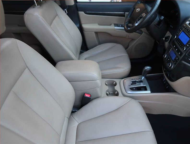 Hyundai Santa Fe (2010) 2.2 CRDi, 4X4, Automat - fotka 9 z 14