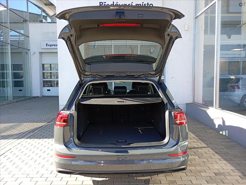 Volkswagen Golf Variant (2026) 1,5 eTSI 7DSG mHEV  People - fotka 9 z 17