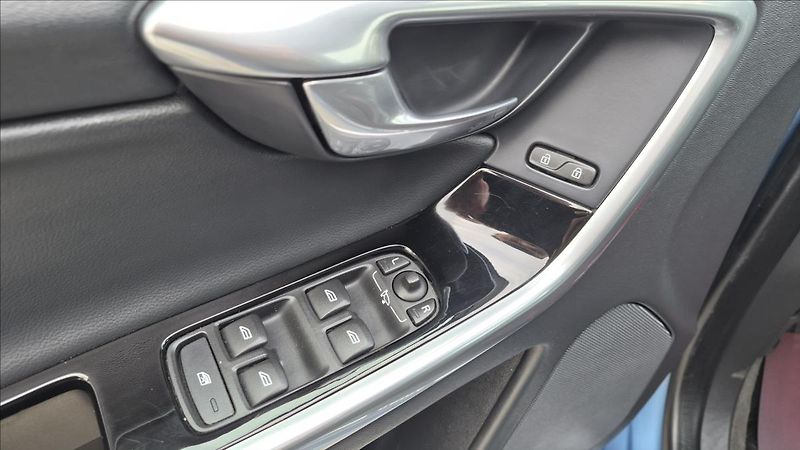 Volvo XC60 2,4 D5 140Kw Summum AWD AT DPH - fotka 15 z 22