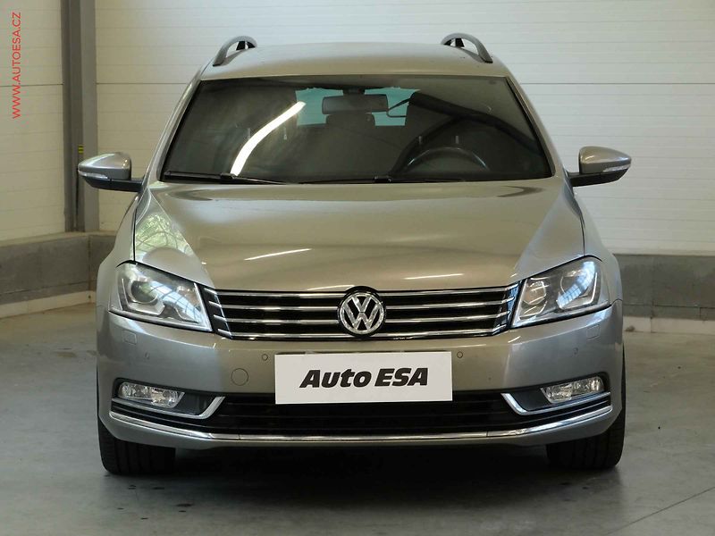 Volkswagen Passat (2012) 2.0TDI, ČR, Comfortline, DSG - fotka 2 z 19