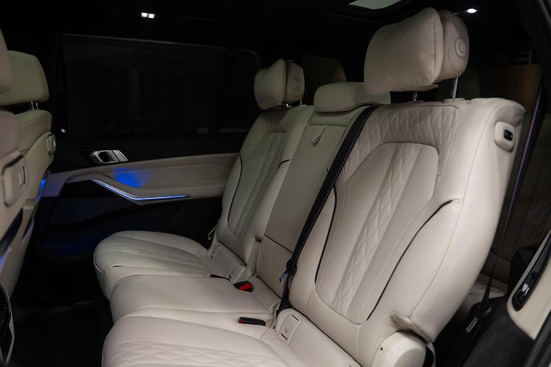 BMW X7 (2023) 40D 250KW M-SPORT MASÁŽE TAŽNÉ - fotka 22 z 49