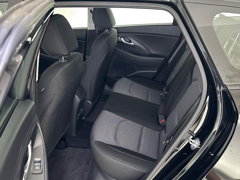 Hyundai i30 Smart DCT - fotka 8 z 26