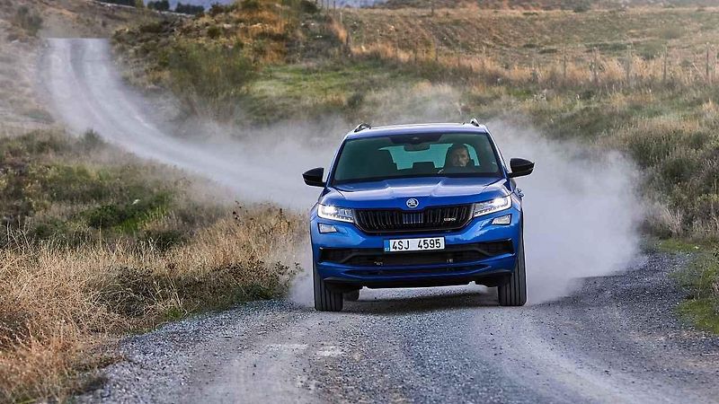 Vybírání vozu v showroomu Škoda Plus
