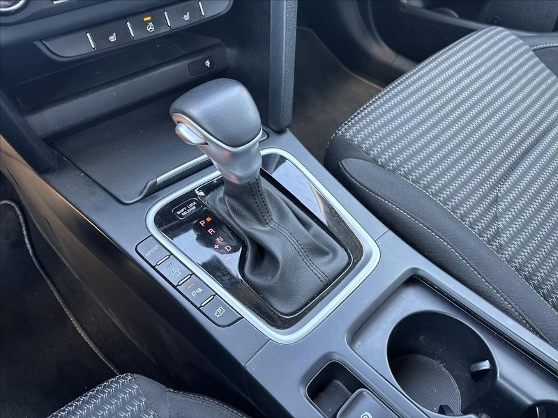 Kia Ceed 1,5 TGDi AT TOP ZÁRUKA ADAPTIV - fotka 29 z 40