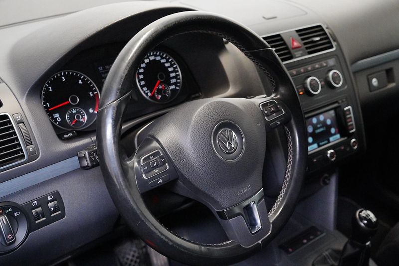 Volkswagen Touran - fotka 5 z 6