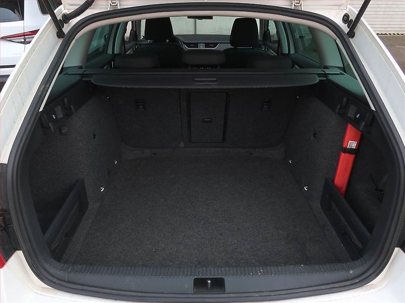 Škoda Octavia (2013) Elegance 2.0 TDI, Serv.kniha - fotka 14 z 16