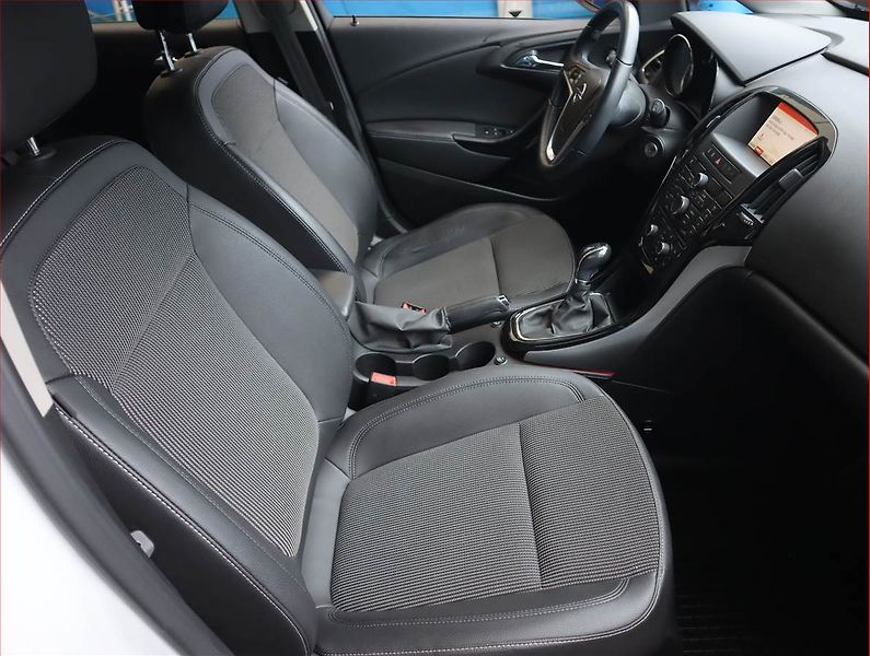 Opel Astra (2014) 1.4 T, Serv.kniha, Xenony - fotka 9 z 17