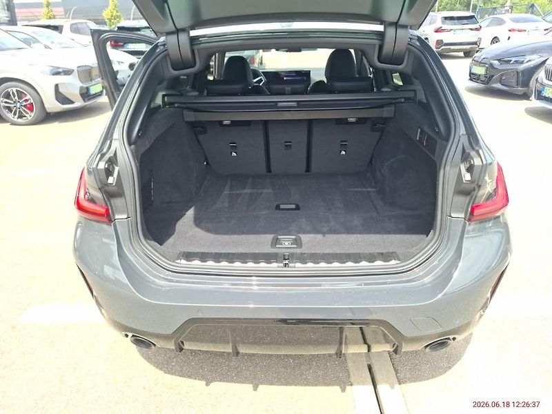 BMW Řada 3 330d xDrive Touring - fotka 16 z 22