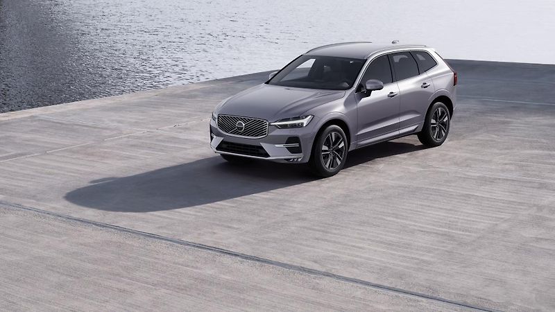 Volvo XC60 (2026) B5 AWD AUT BRIGHT PLUS - fotka 2 z 11