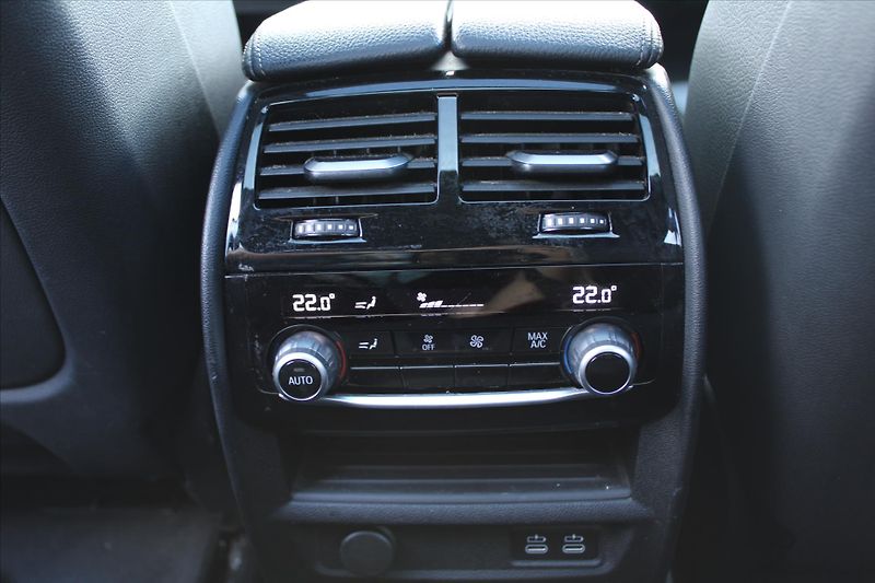 BMW Řada 5 520d xDrive 140kW M PAKET NAVI - fotka 27 z 32