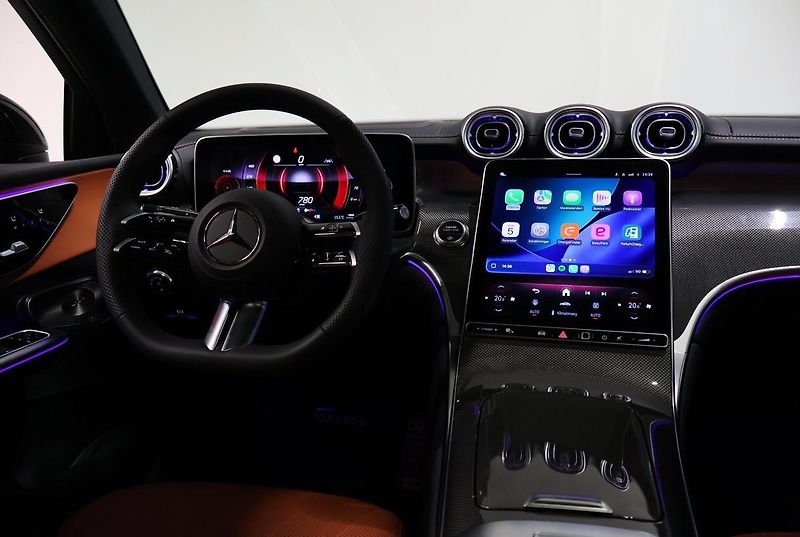 Mercedes-Benz GLC 300 Coupé 4MATIC AMG Pano HuD - fotka 14 z 28