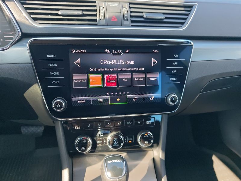 Škoda Superb 2,0 TDI 147 Style DSG - fotka 9 z 11