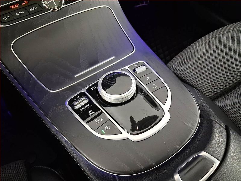 Mercedes-Benz Třídy E (2018) E 200 - fotka 19 z 23