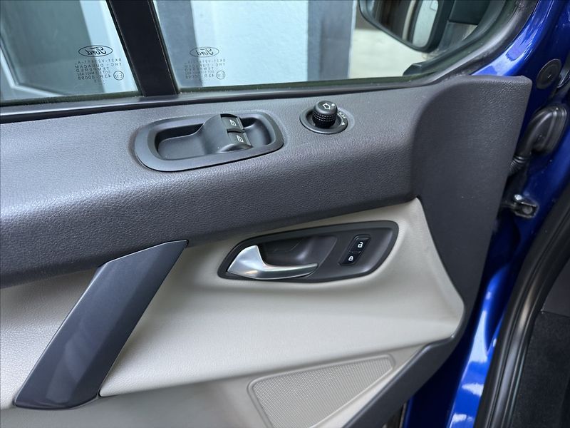 Ford Tourneo Custom 2,2 Titanium,114kW,1maj. - fotka 19 z 32
