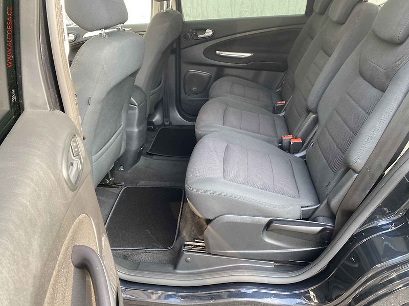 Ford S-MAX (2010) 2.2 TDCi, Titanium - fotka 10 z 20