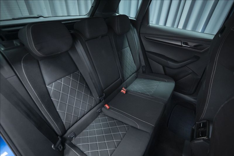 Škoda Karoq 2,0 TDI DSG 4x4 SPORTLINE ČR - fotka 12 z 41