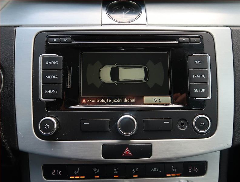 Volkswagen Passat (2014) 2.0 TDI, Automat, Navi - fotka 18 z 23