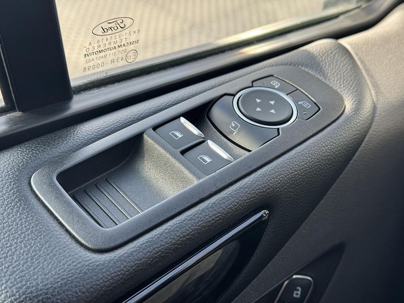 Ford Tourneo Custom (2019) 2.0 TDCi Titanium X, L2, DPH   - fotka 23 z 38