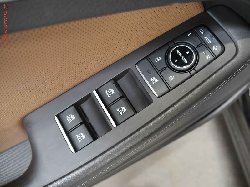 Hyundai Genesis (2017) 3.8 GDI V6 4x4, ČR, Bixen - fotka 27 z 32