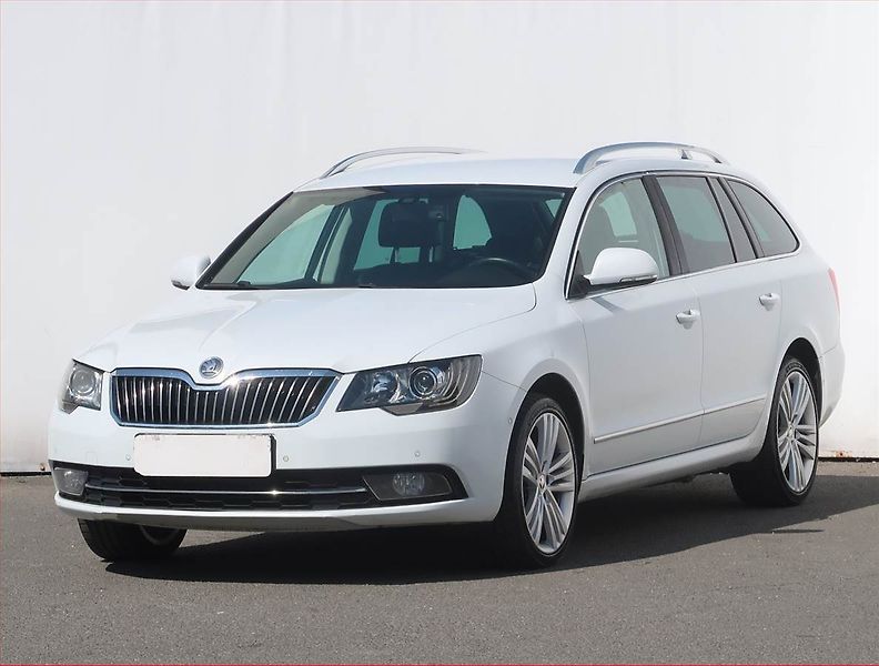 Škoda Superb (2014) Elegance 2.0 TDI, 4X4 - fotka 2 z 22