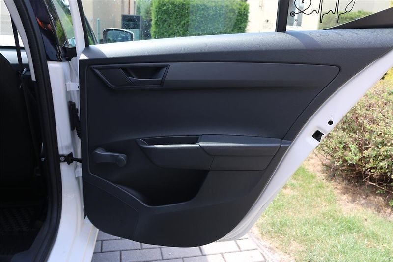 Škoda Fabia 1,0 ČR, 1. Majitel - fotka 27 z 33