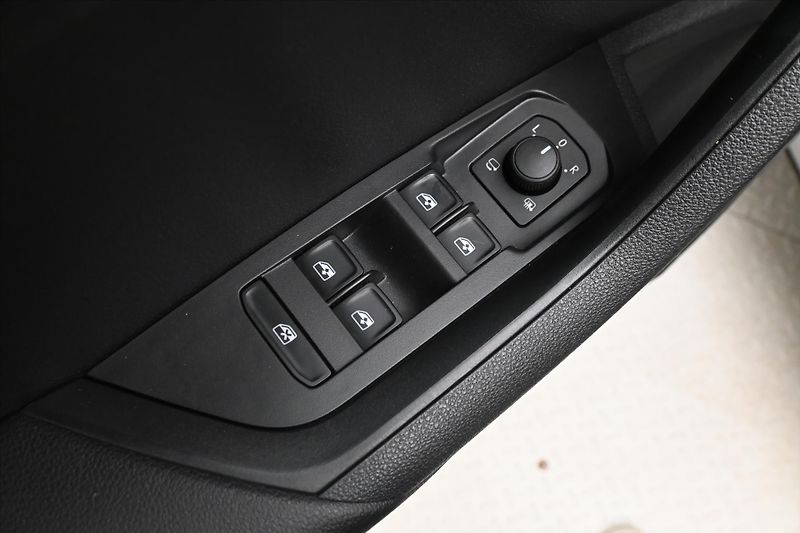 Škoda Karoq 2,0 TDI 85 kW DSG TAŽNÉ Záruka - fotka 25 z 32