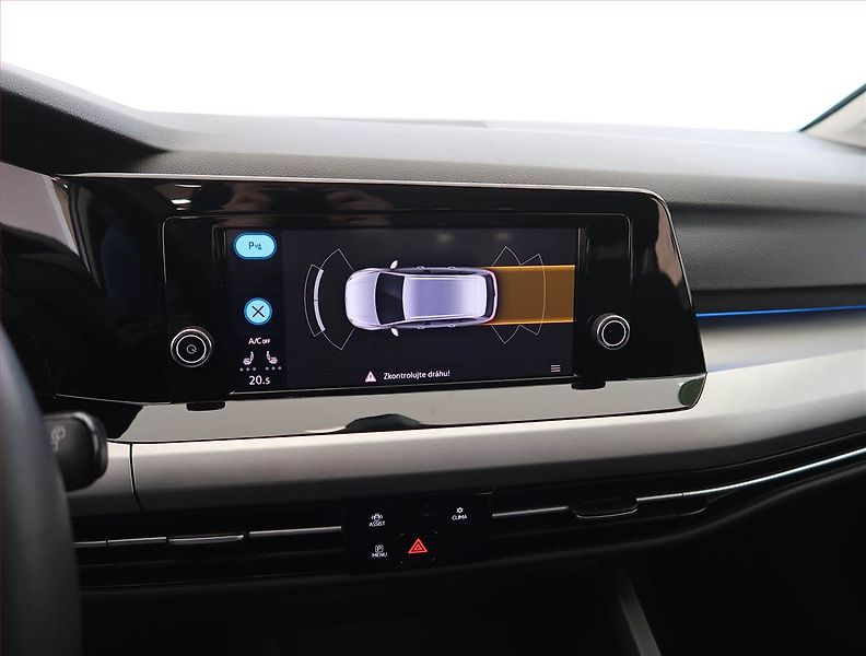 Volkswagen Golf (2024) Life 1.5 eTSI, digi klima - fotka 19 z 23