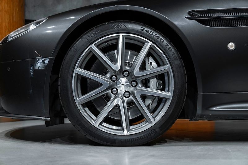 Aston Martin V8 Vantage - fotka 5 z 16