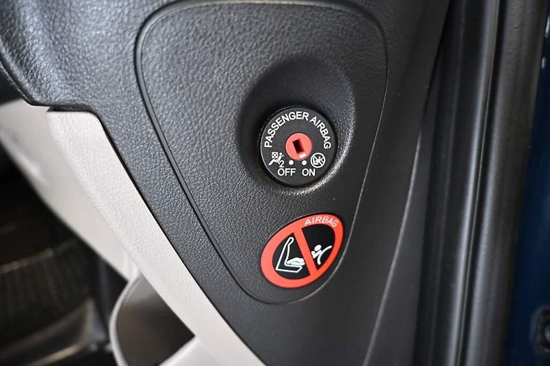 Ford Tourneo Custom (2014) 2.2 L1H1 8 Míst klima kamera 1 - fotka 24 z 30