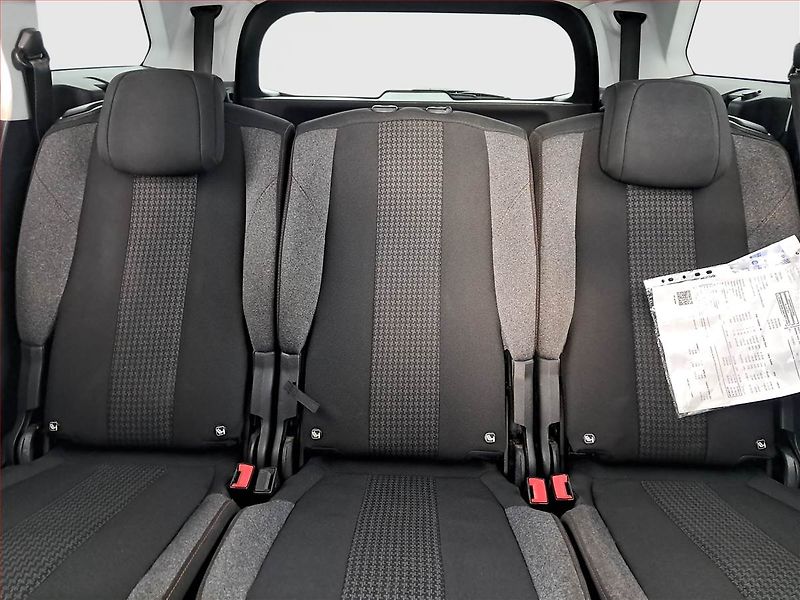 Peugeot 5008 (2018) Active PureTech 130, 7 míst - fotka 10 z 19