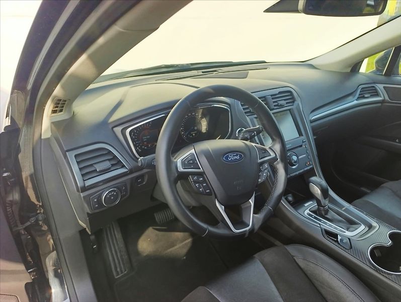 Ford Mondeo 2,0 TDCi Automat Kamera Navi - fotka 13 z 45