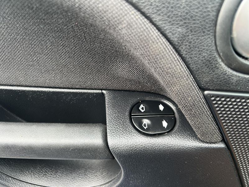 Ford Fiesta 1.3i 51Kw ČR TAŽNÉ KLIMA - fotka 12 z 36