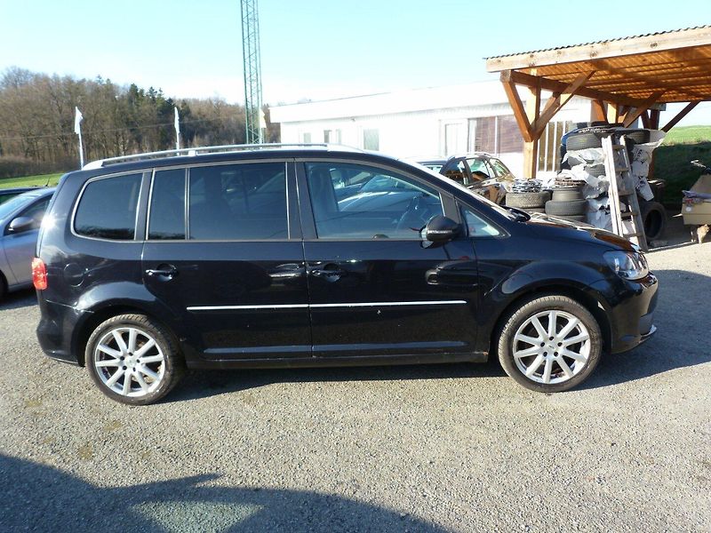 Volkswagen Touran 1.2 tsi Highline - fotka 4 z 19