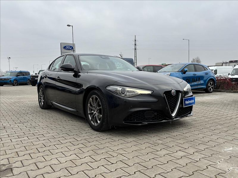 Alfa Romeo Giulia 2,2 JTDm 132kW 180 MT Super - fotka 7 z 37