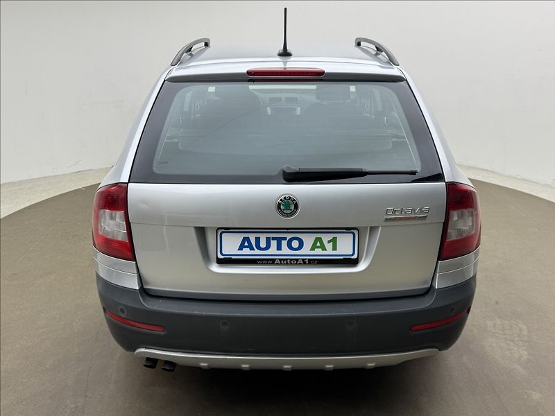 Škoda Octavia 2,0 103kW 4X4 SCOUT 2XKOLA ČR - fotka 5 z 33