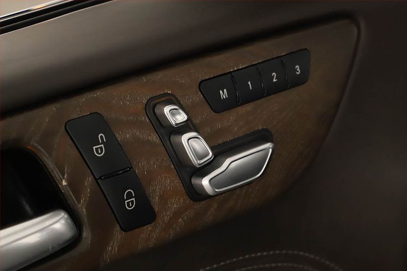 Mercedes-Benz GLS (2019) 500 4MATIC - fotka 10 z 20